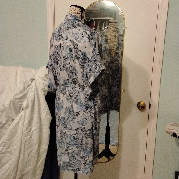 Women's EUC Vici Blue Paisley top/dress/caftan hi- low button front  Sz L - Picture 3 of 5